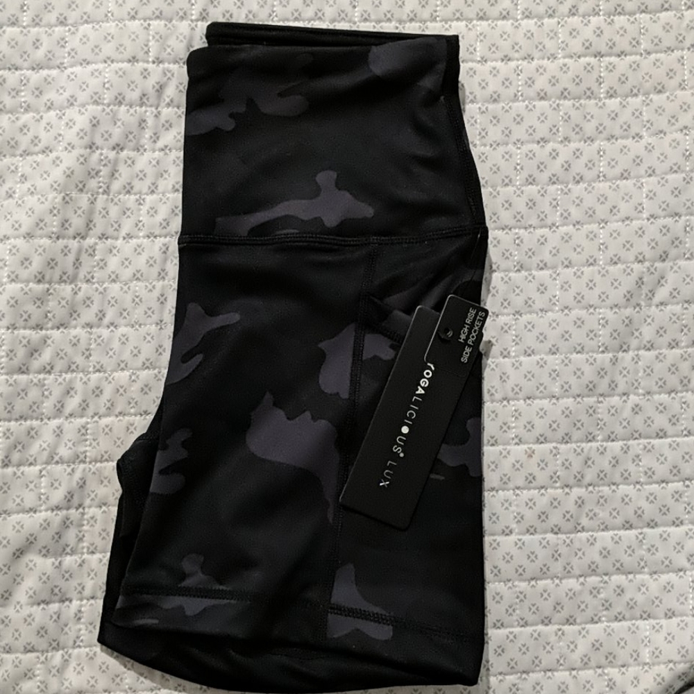 Yogalicious High Rise 5" seam Shorts XS